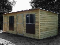 Tolk Bisschop toevoegen Goedkope paardenstal | Houten Paardenstallen | Select Stallenbouw